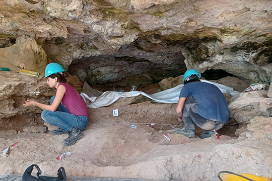 Dopo più di 50 anni riprendono gli scavi alla Grotta del Poggio a Marina di Camerota (Salerno)